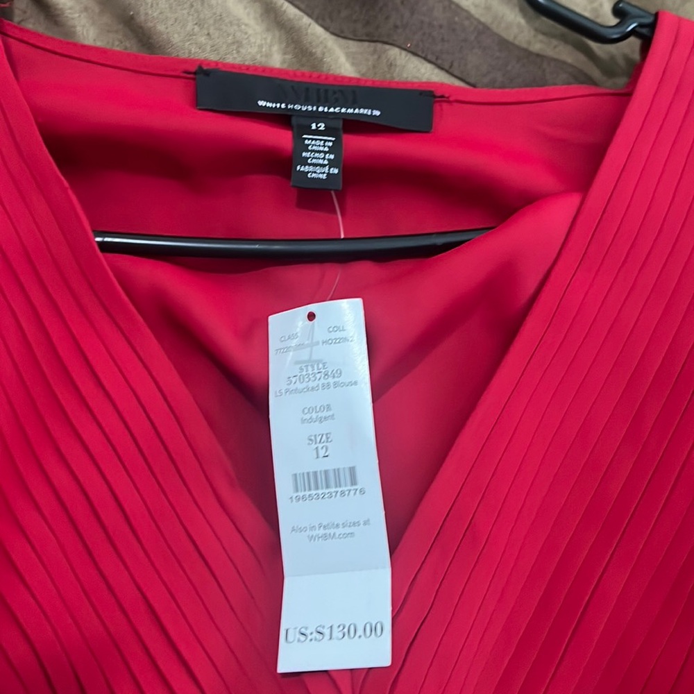 Beautiful top great for Valentine’s Day